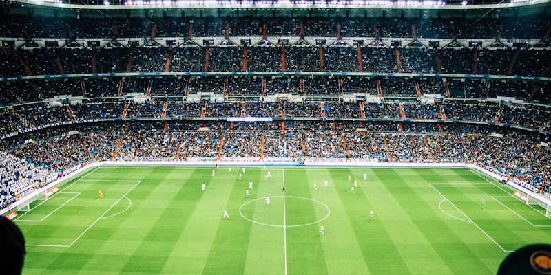 德甲联赛拜仁慕尼黑主场安联球场座无虚席的壮观场面