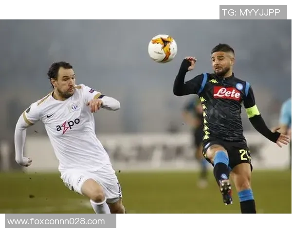 欧联杯焦点战利物浦与那不勒斯激战成和红牌争议引发全场热议